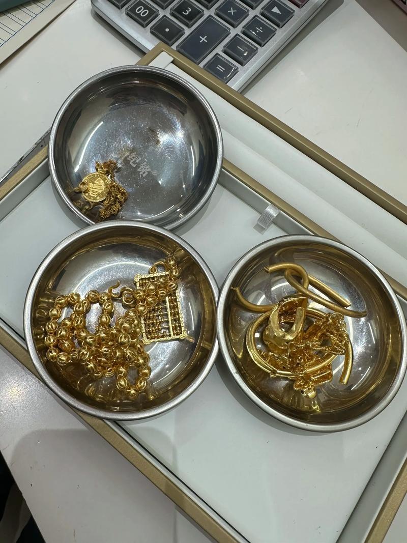 金灿灿珠宝销售店鉴定设备