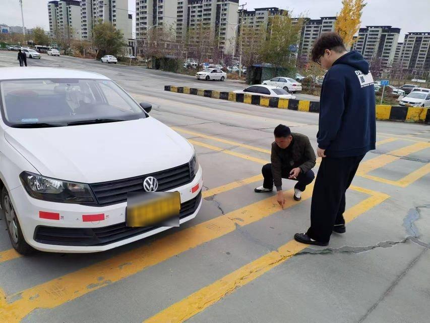 学员在理论教室学习