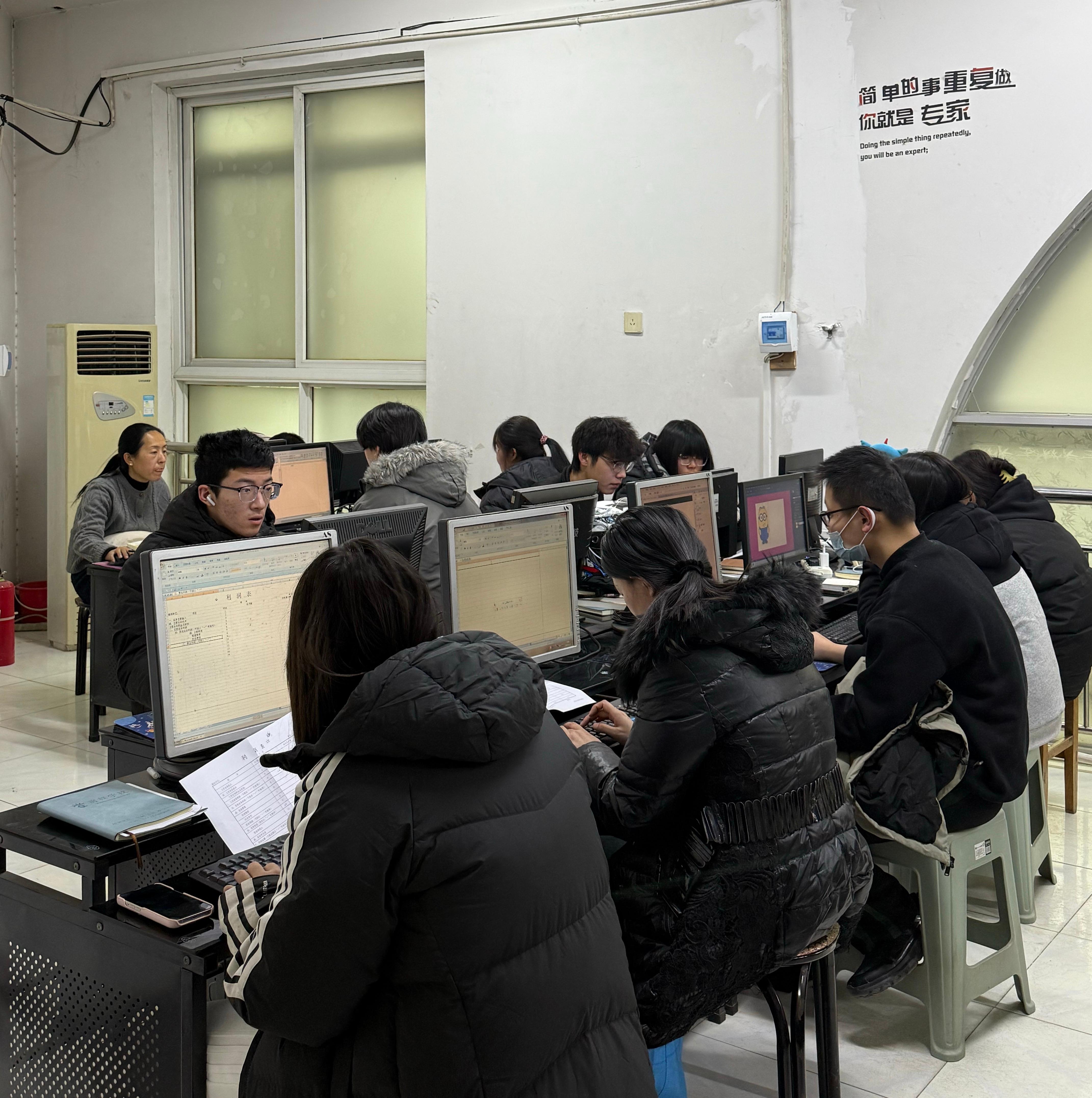 东光县前程电脑职业培训学校机房