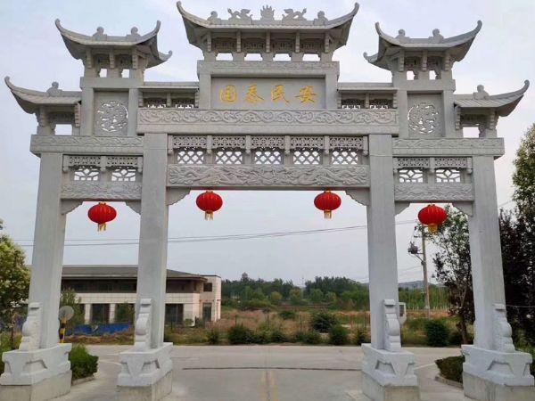 嘉祥铭远石雕厂-山东村口石牌坊施工现场