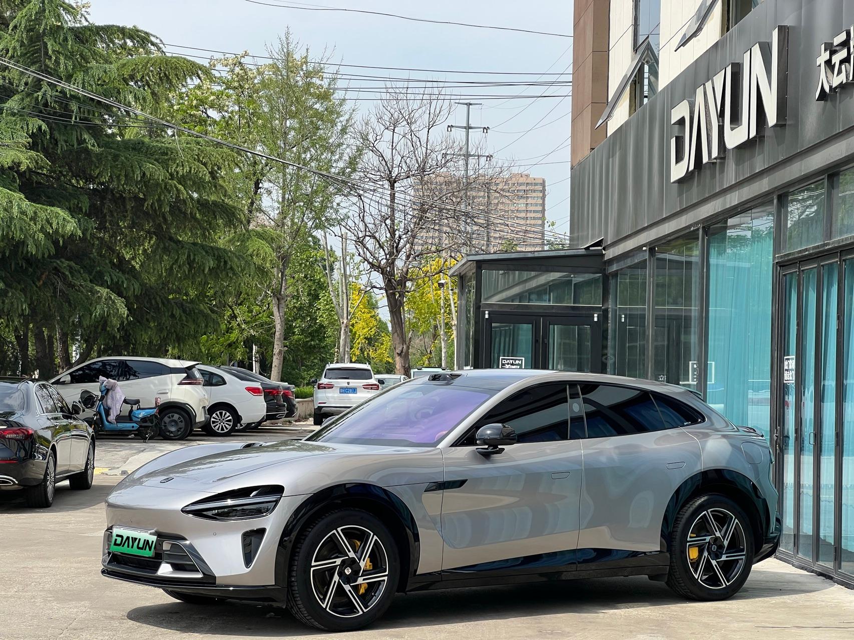 济宁大云汽车服务责任有限公司施工场景