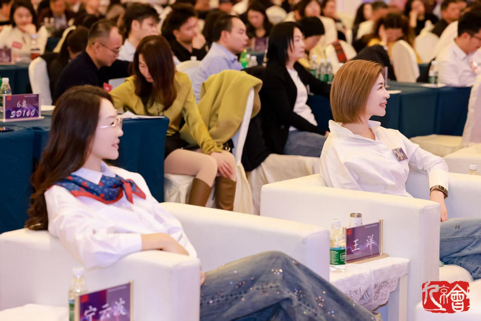九京商学院形象图