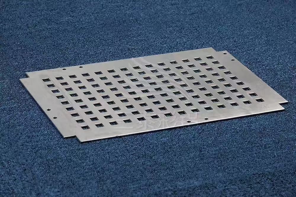 三泰彩铝生产线