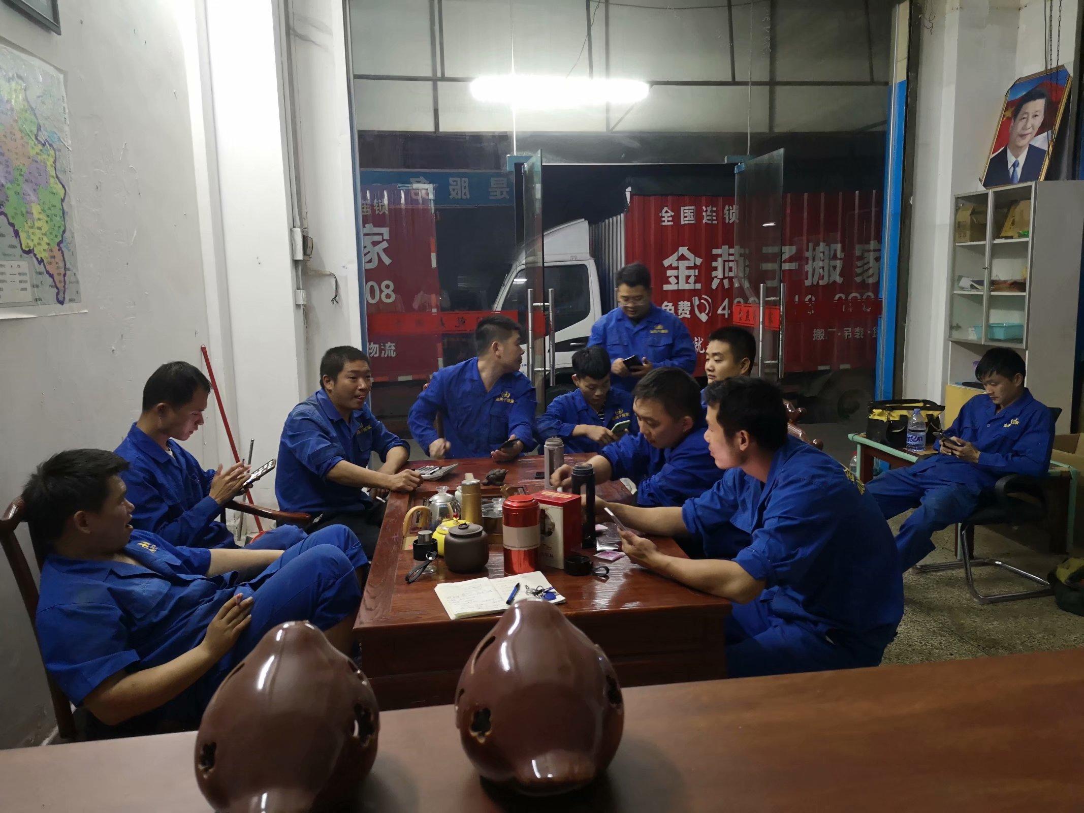 搬家团队作业