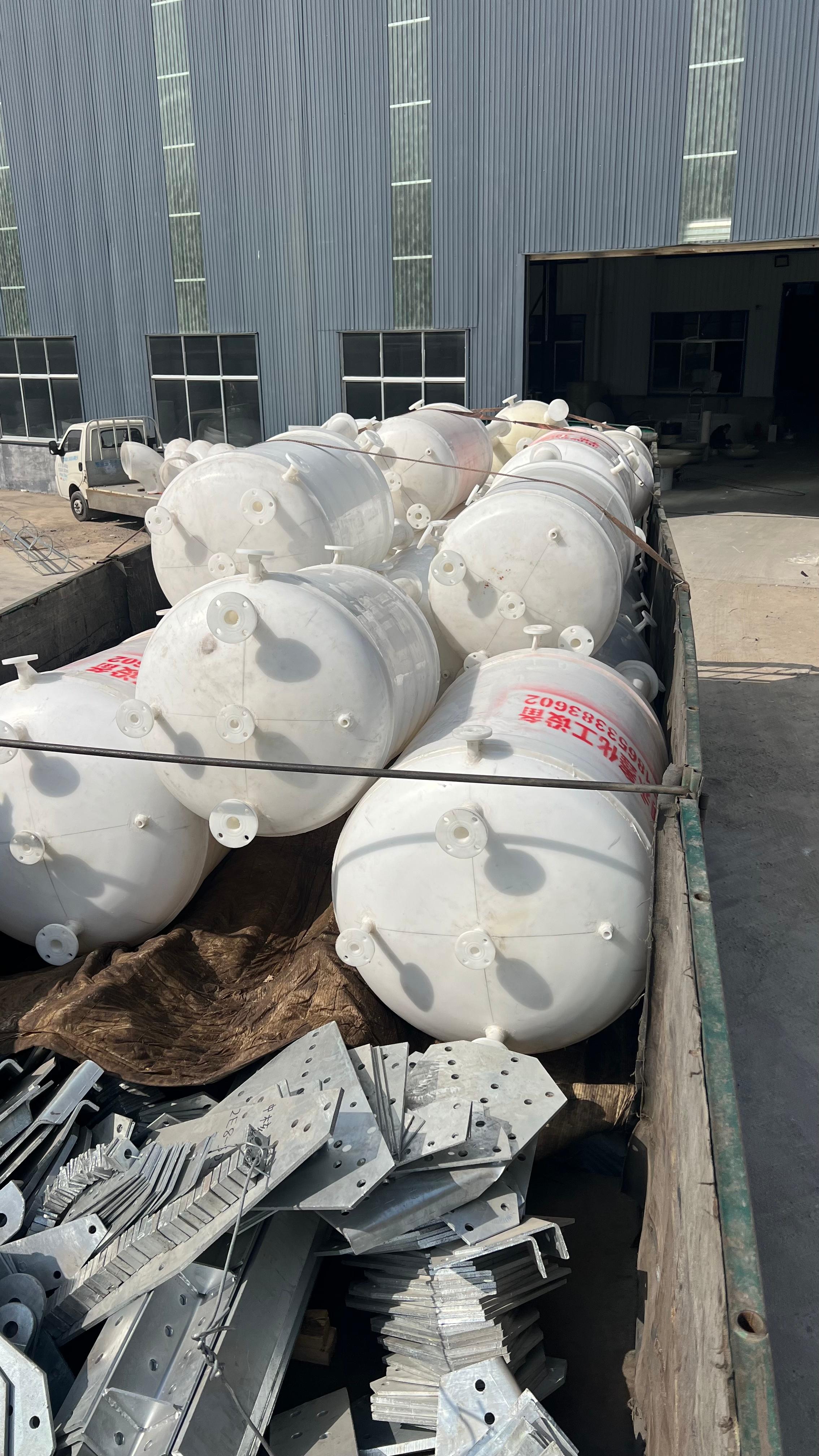 PPH缠绕储罐加工现场