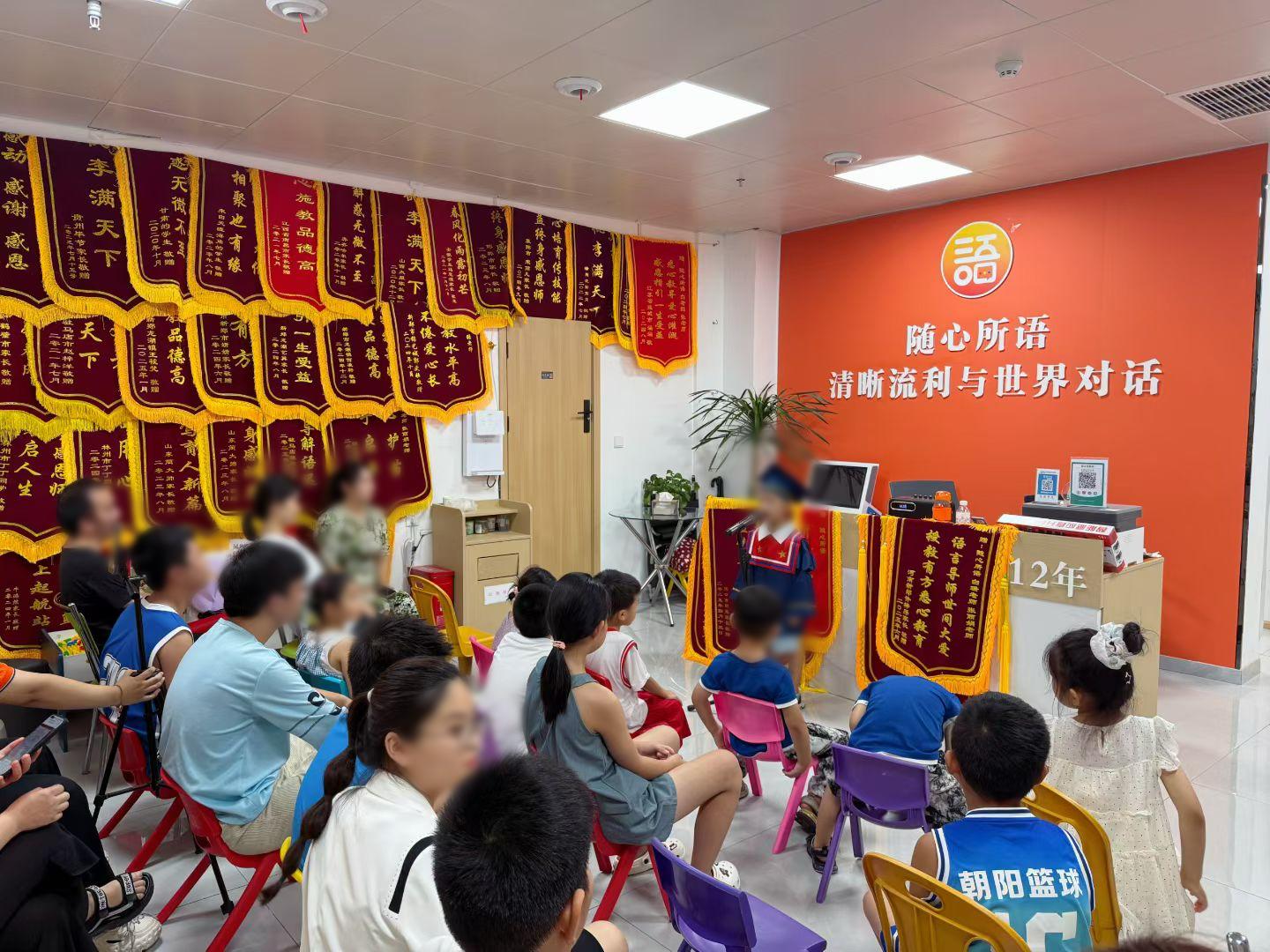 师资团队与学员互动