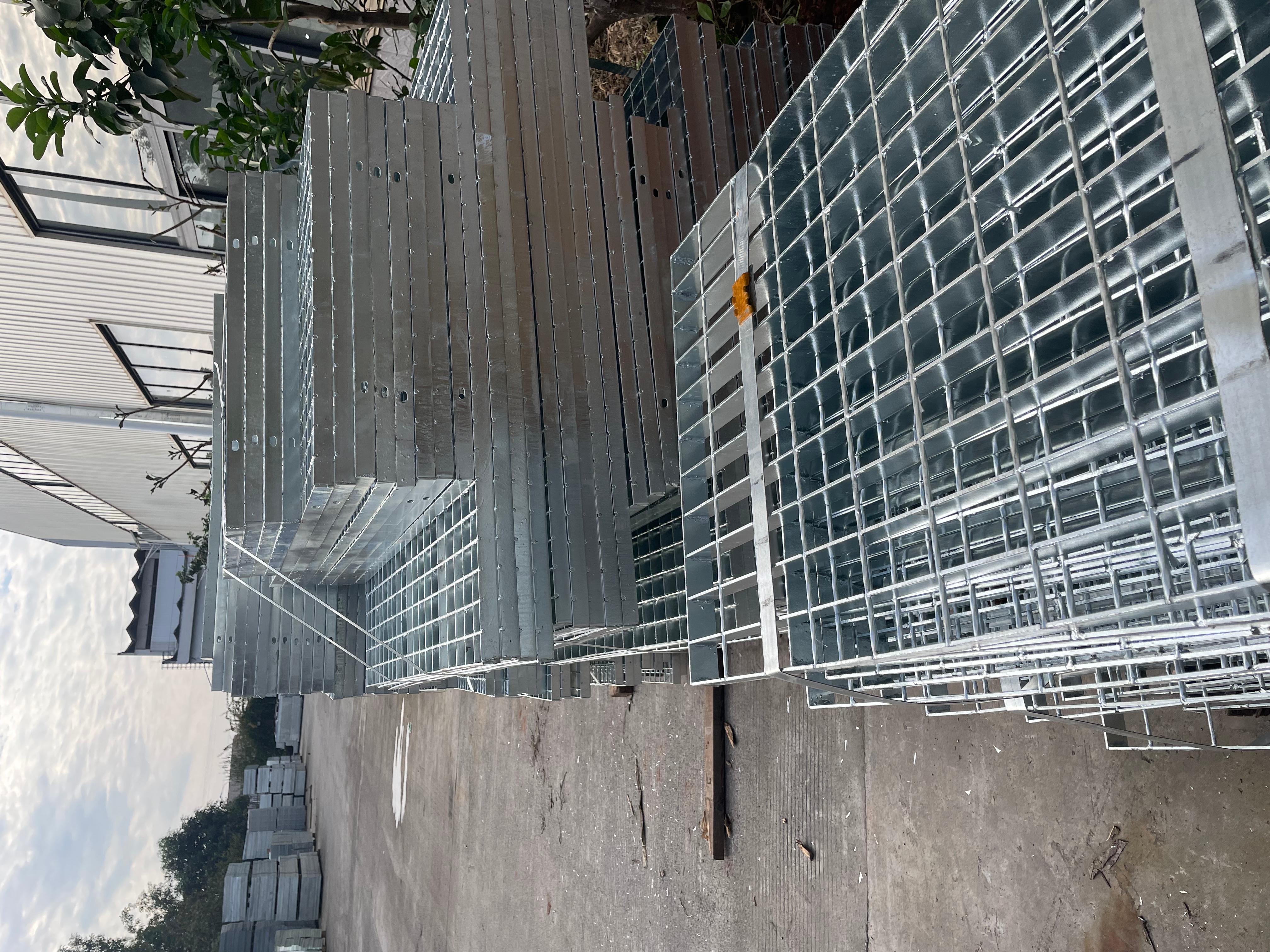 重庆鑫方泰金属制造有限公司格栅板产品图