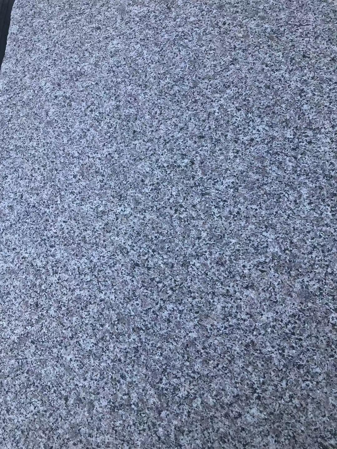 芝麻黑石材加工现场