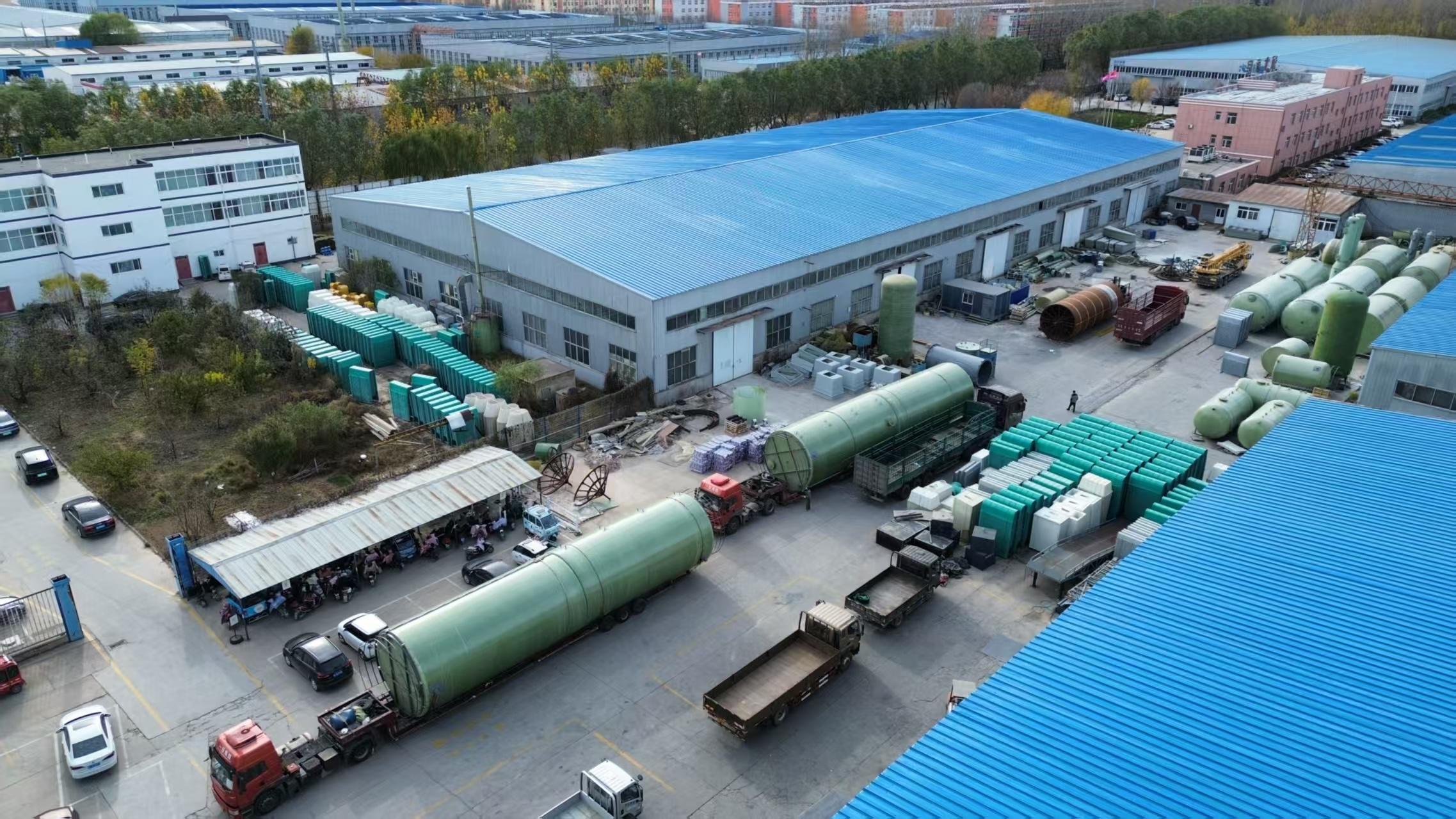 河北荣联复合材料玻璃钢储罐生产实景