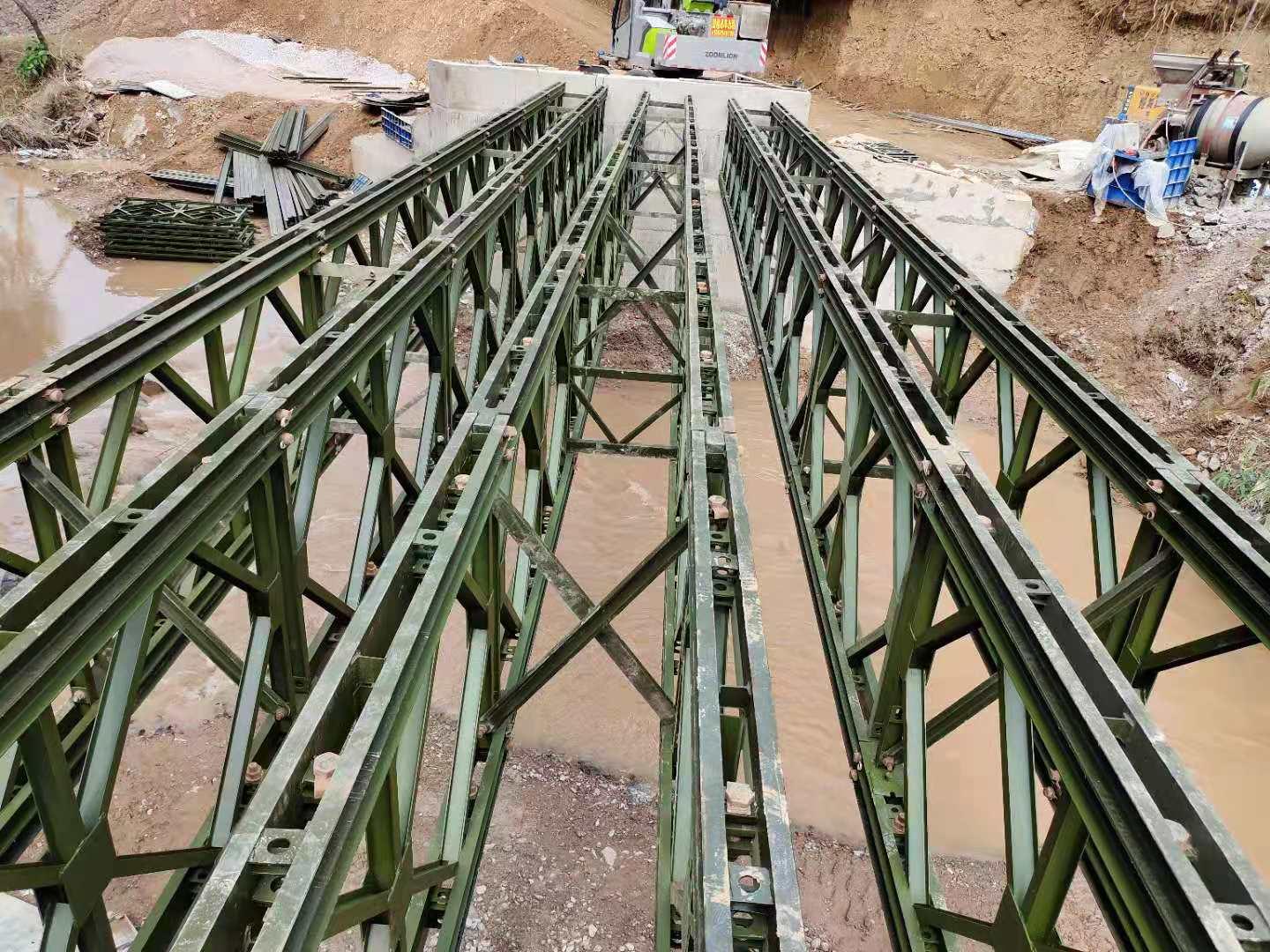重庆沧顺路桥贝雷梁施工现场