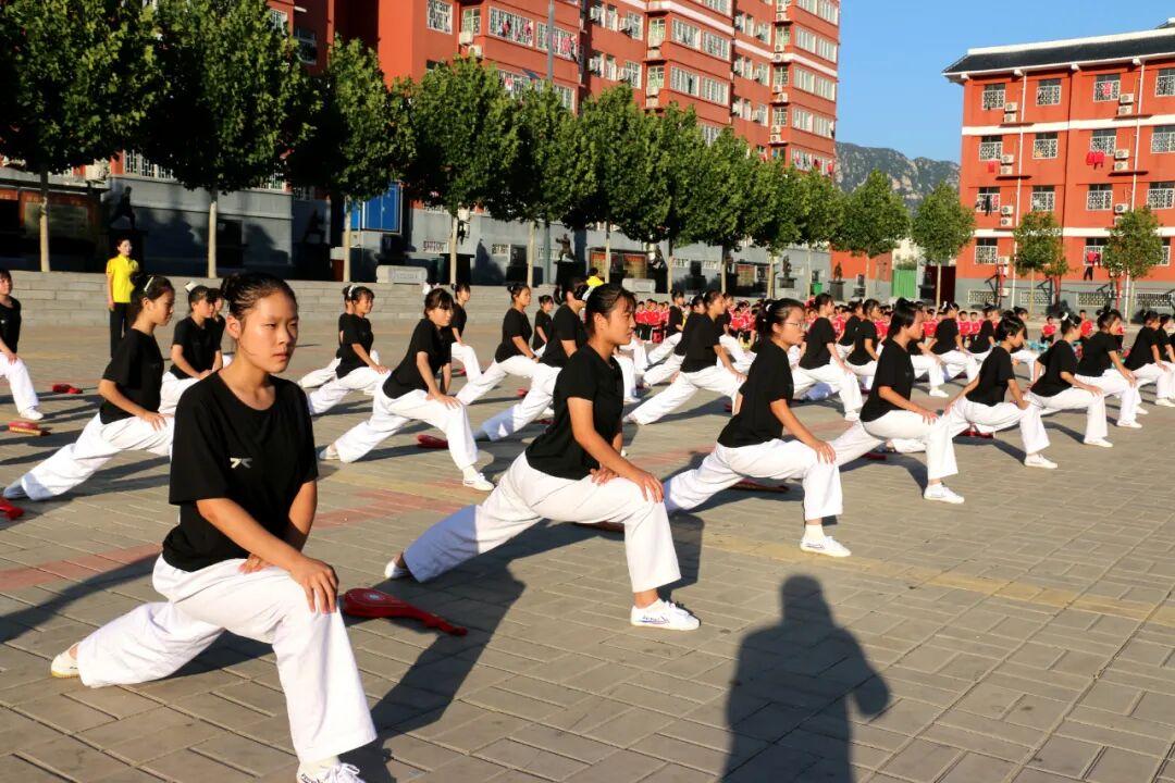 登封市少林小龙武术学校