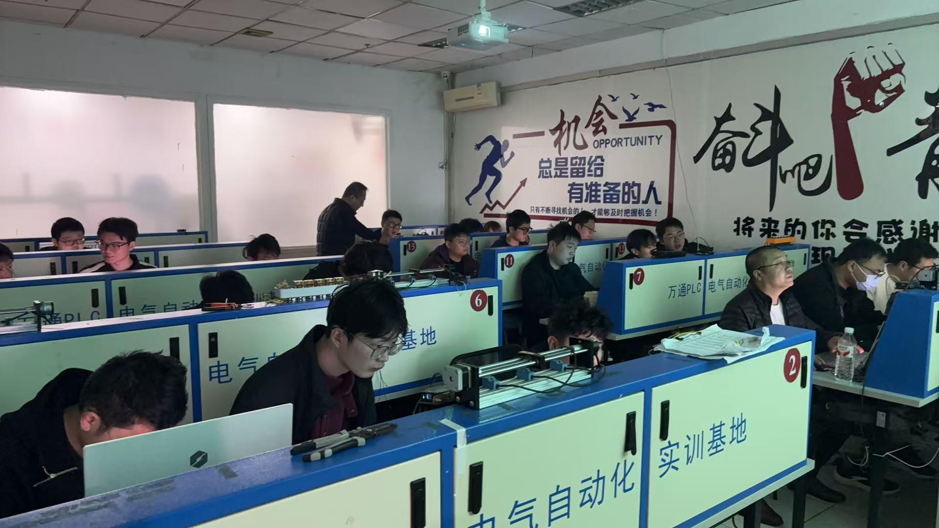 湖北万通职业培训学校教学现场
