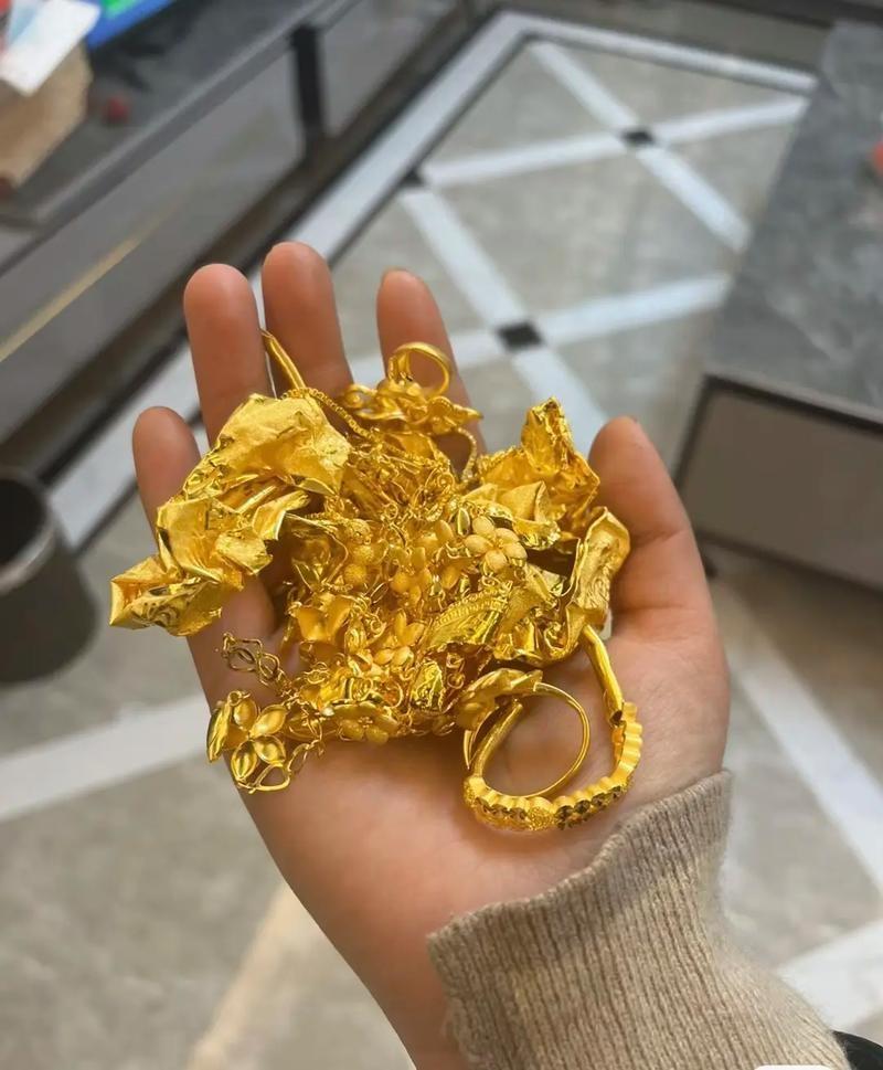 金灿灿珠宝店鉴定服务现场