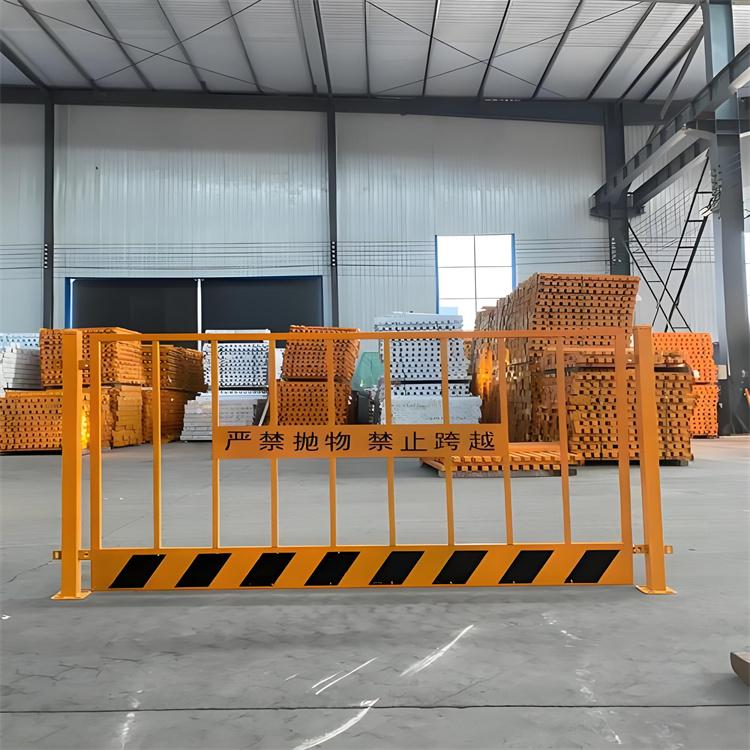 基坑梯笼施工现场