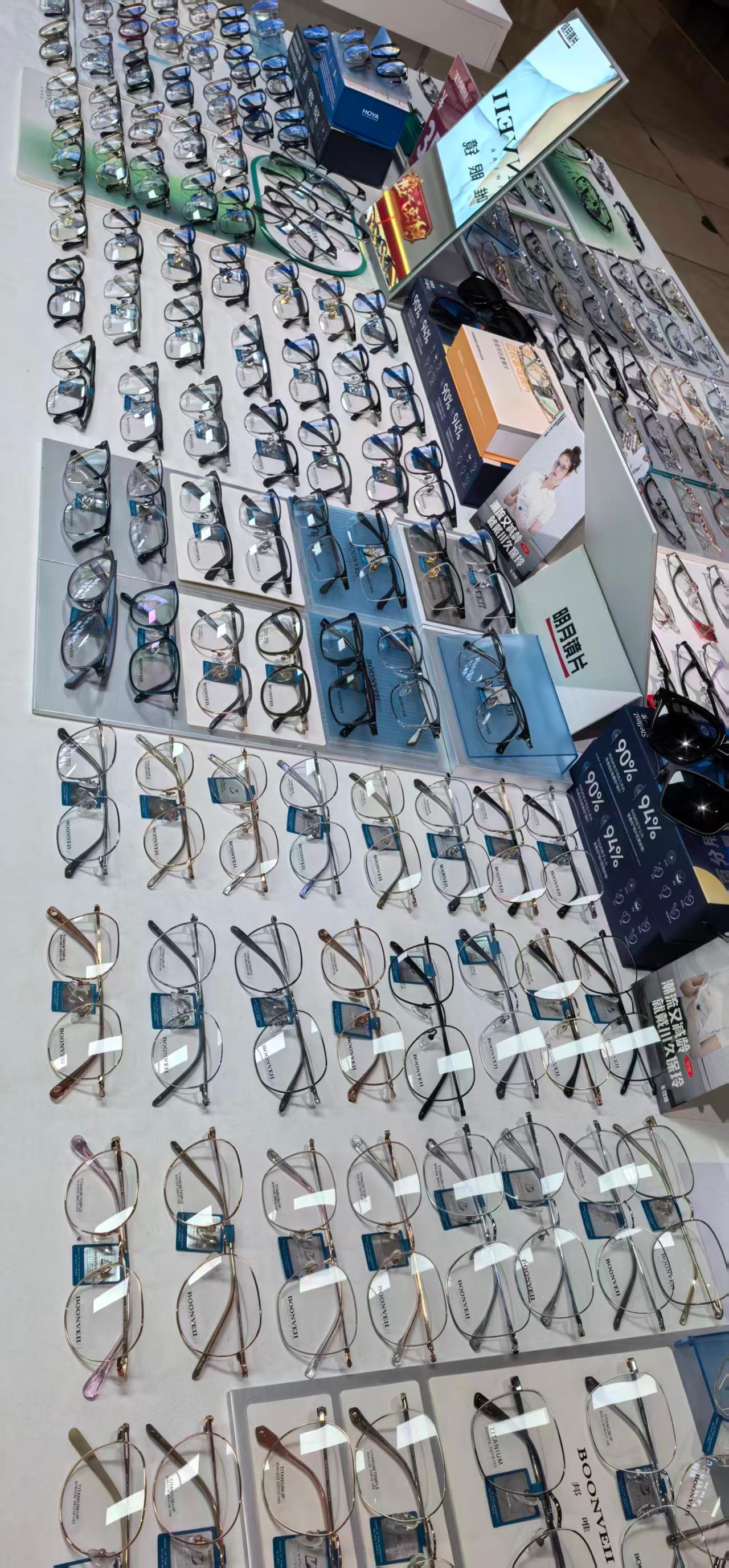 磊叔叔制镜门店实景