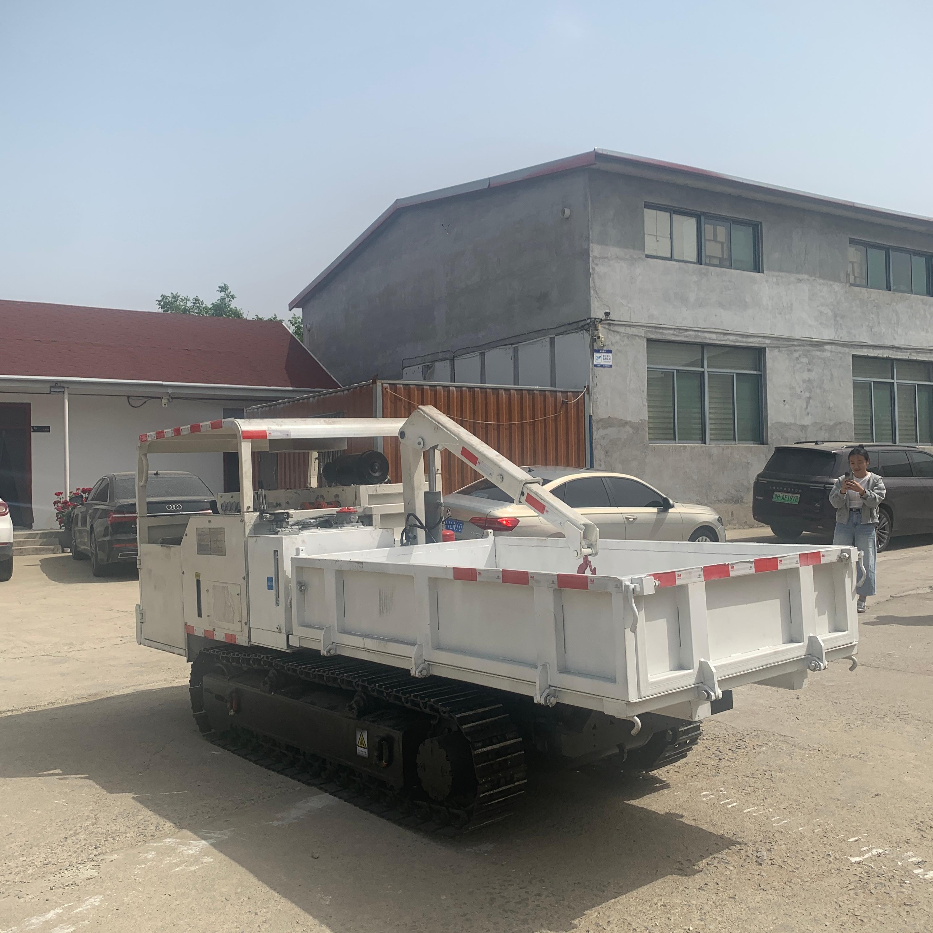 履带运输车工作现场