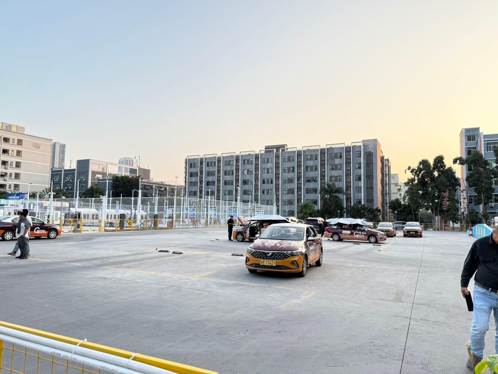 冠通驾校教练车