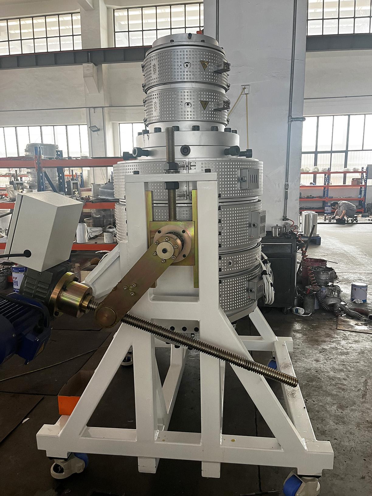 张家港市豪华模具有限公司管材模具样品