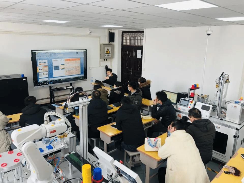 苏州勤澳信息科技有限公司工业机器人实训场景