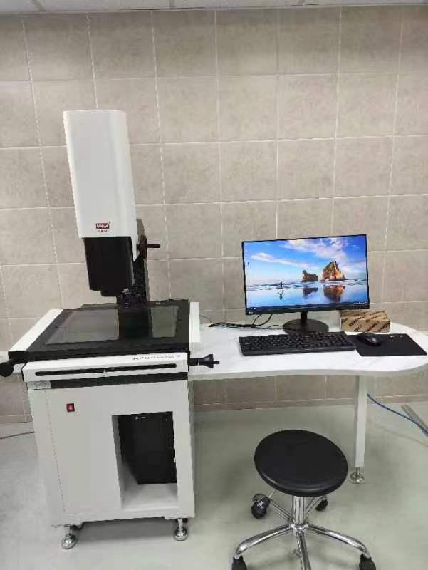 优米仪器自动影像测量机工作场景