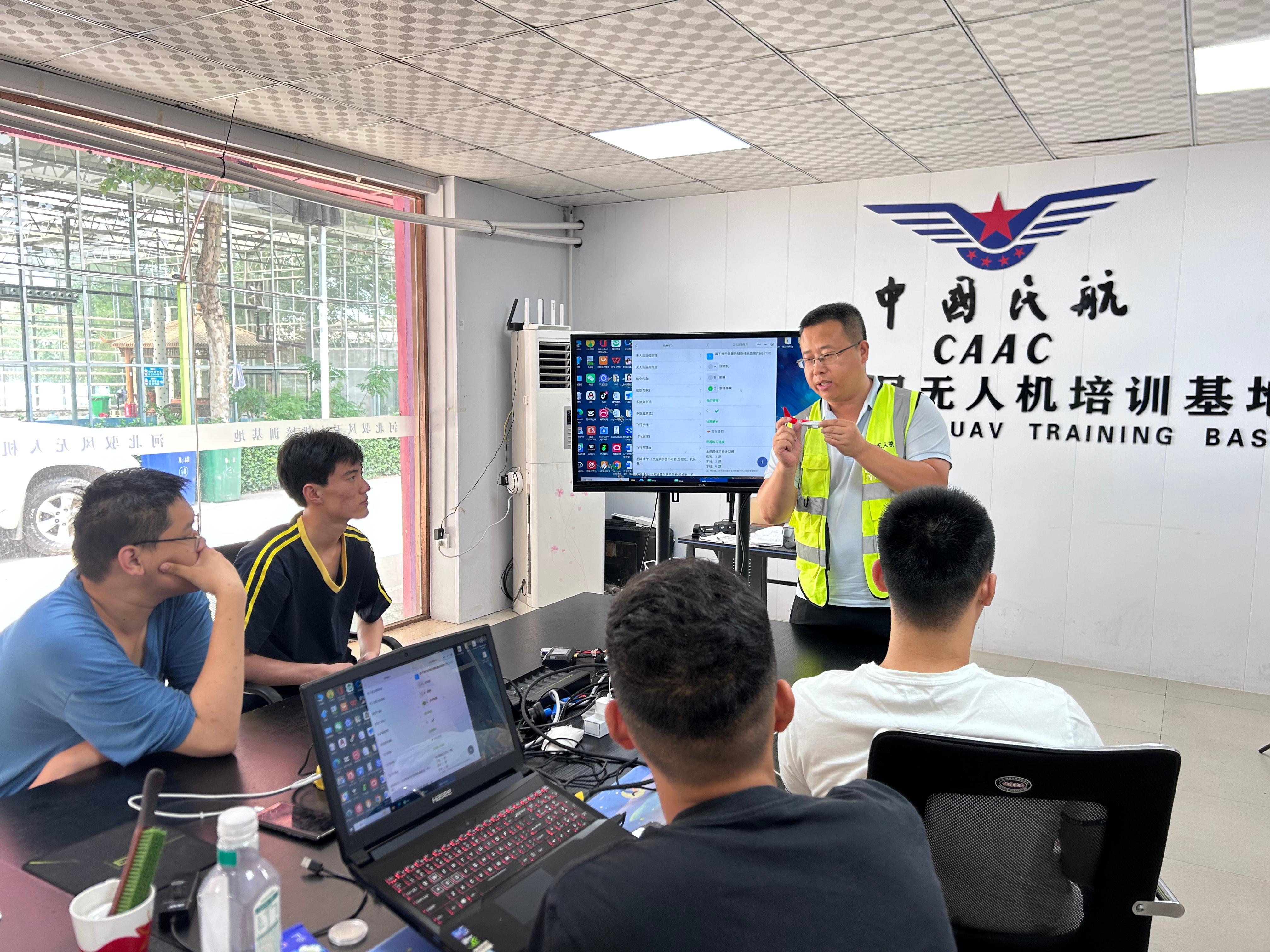 驭风航空小班教学现场