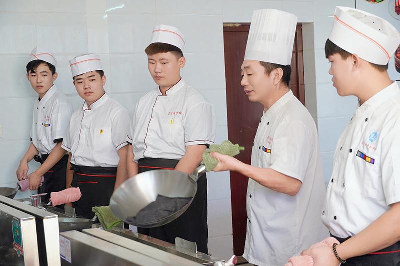 济宁厨师职业培训学校实操课堂