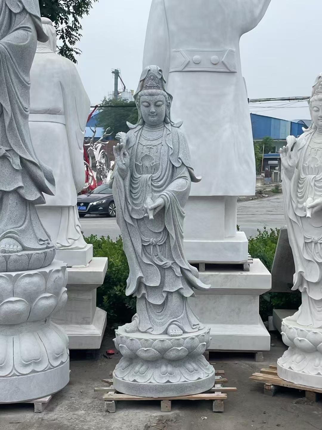 青石佛像安装现场
