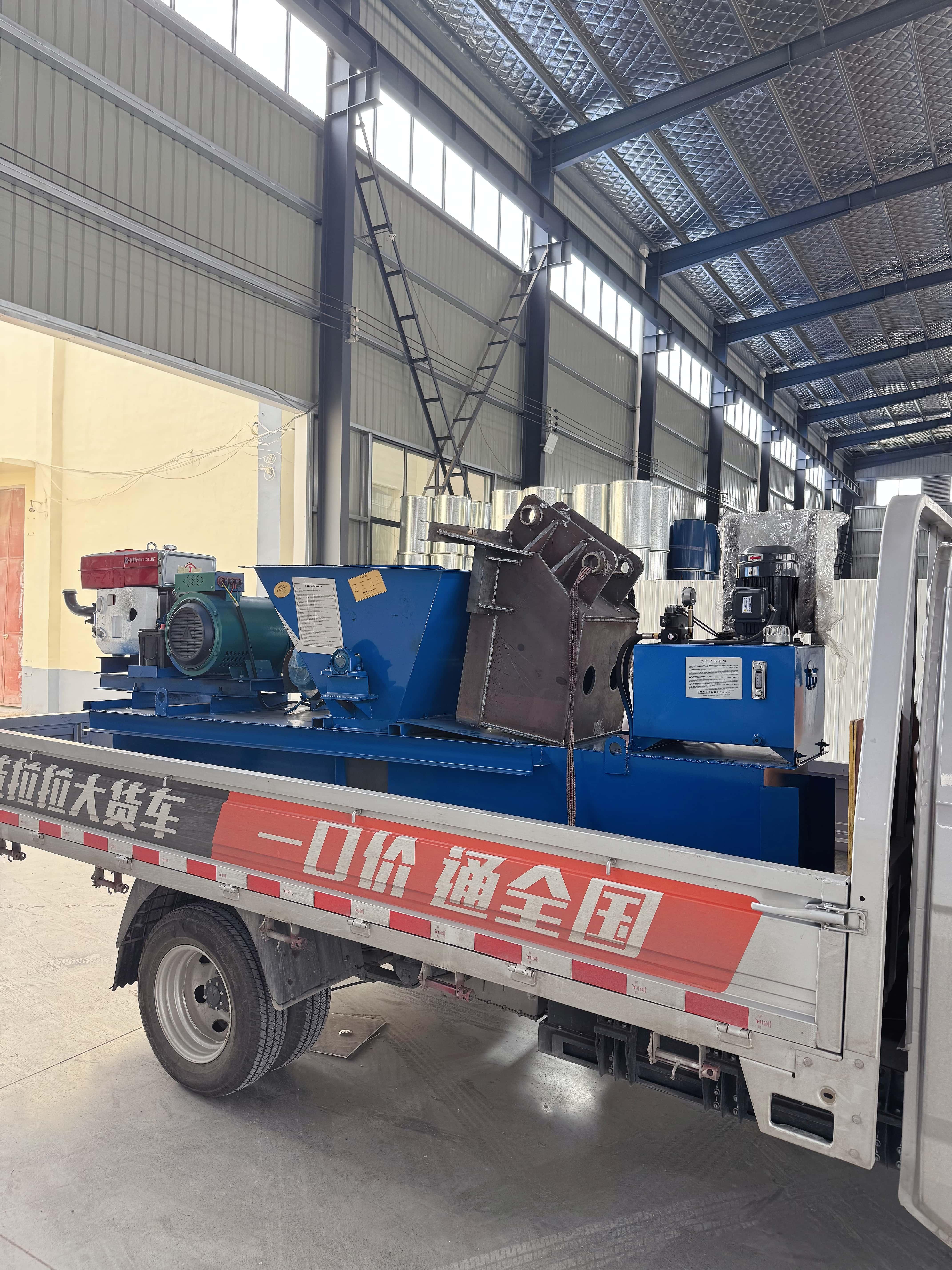 水渠成型机施工现场