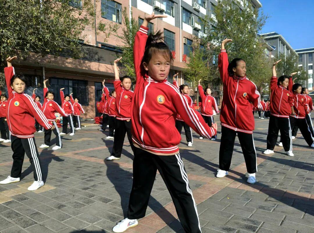 登封市少林小龙武术学校训练场景