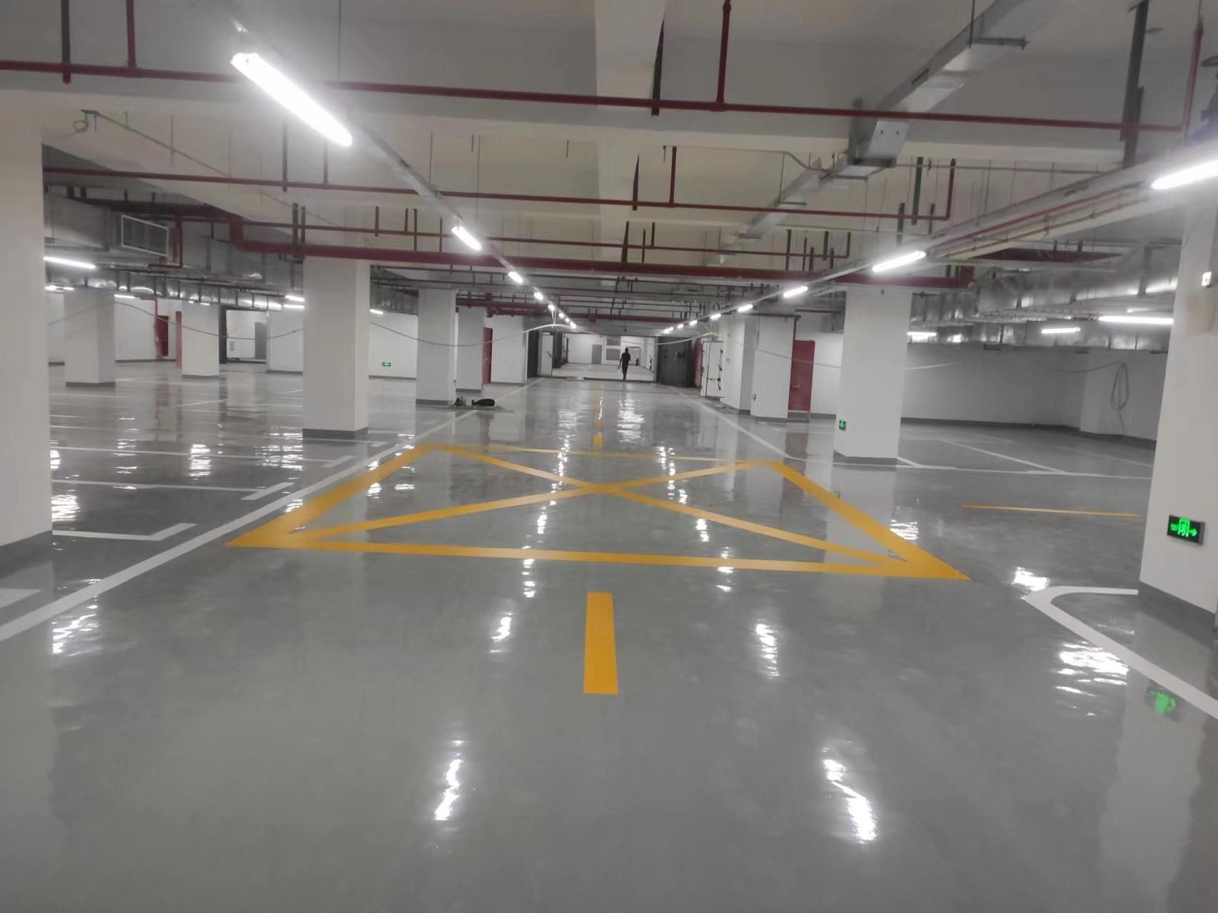 道路划线施工现场