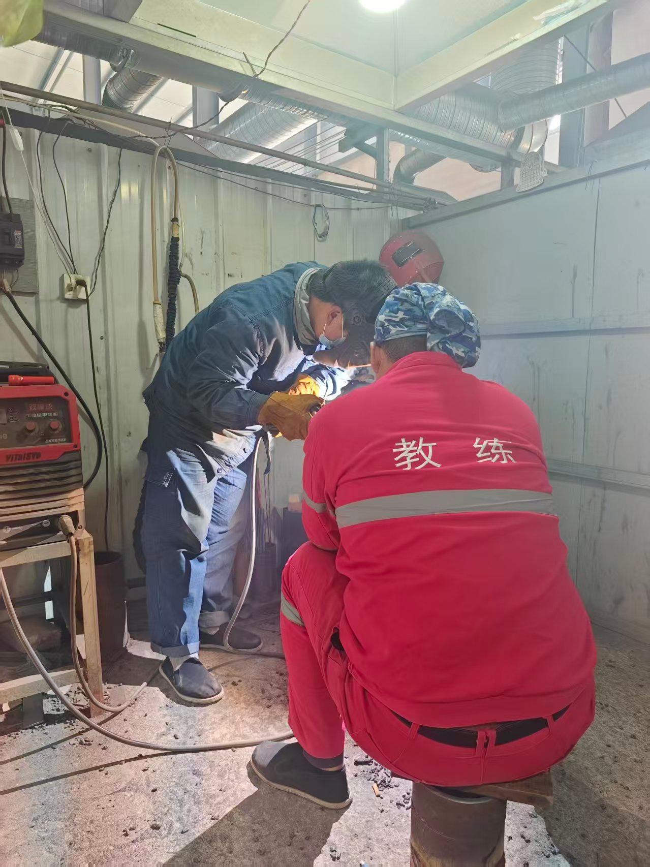 荣誉走廊展示历年培训成果