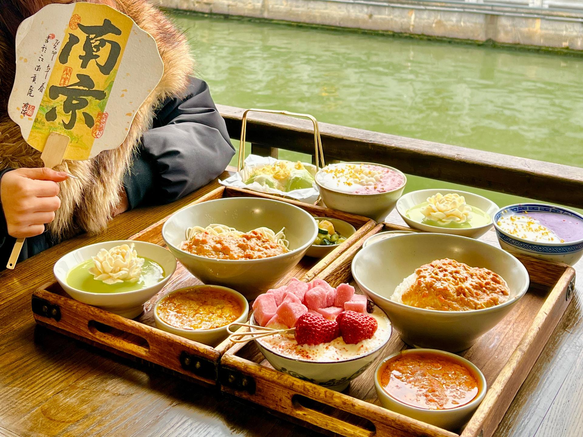 李百蟹河景餐厅环境