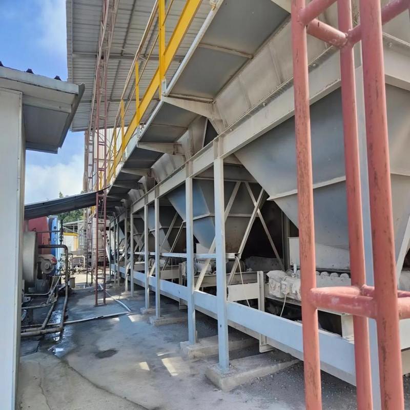 道路施工设备与团队