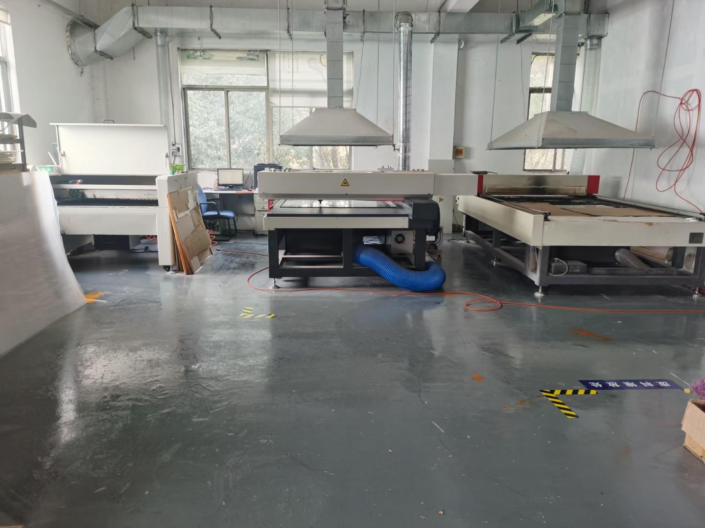 上海品壹塑胶科技有限公司加工车间