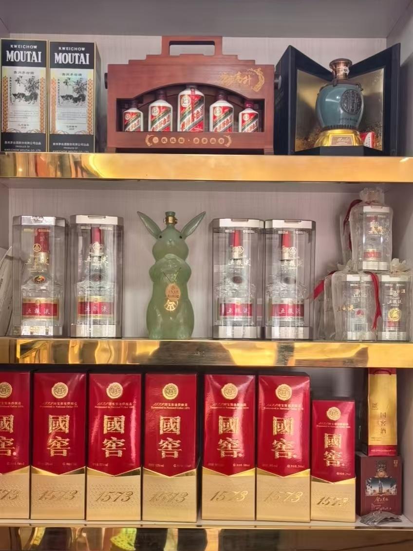 店内烟酒陈列实景