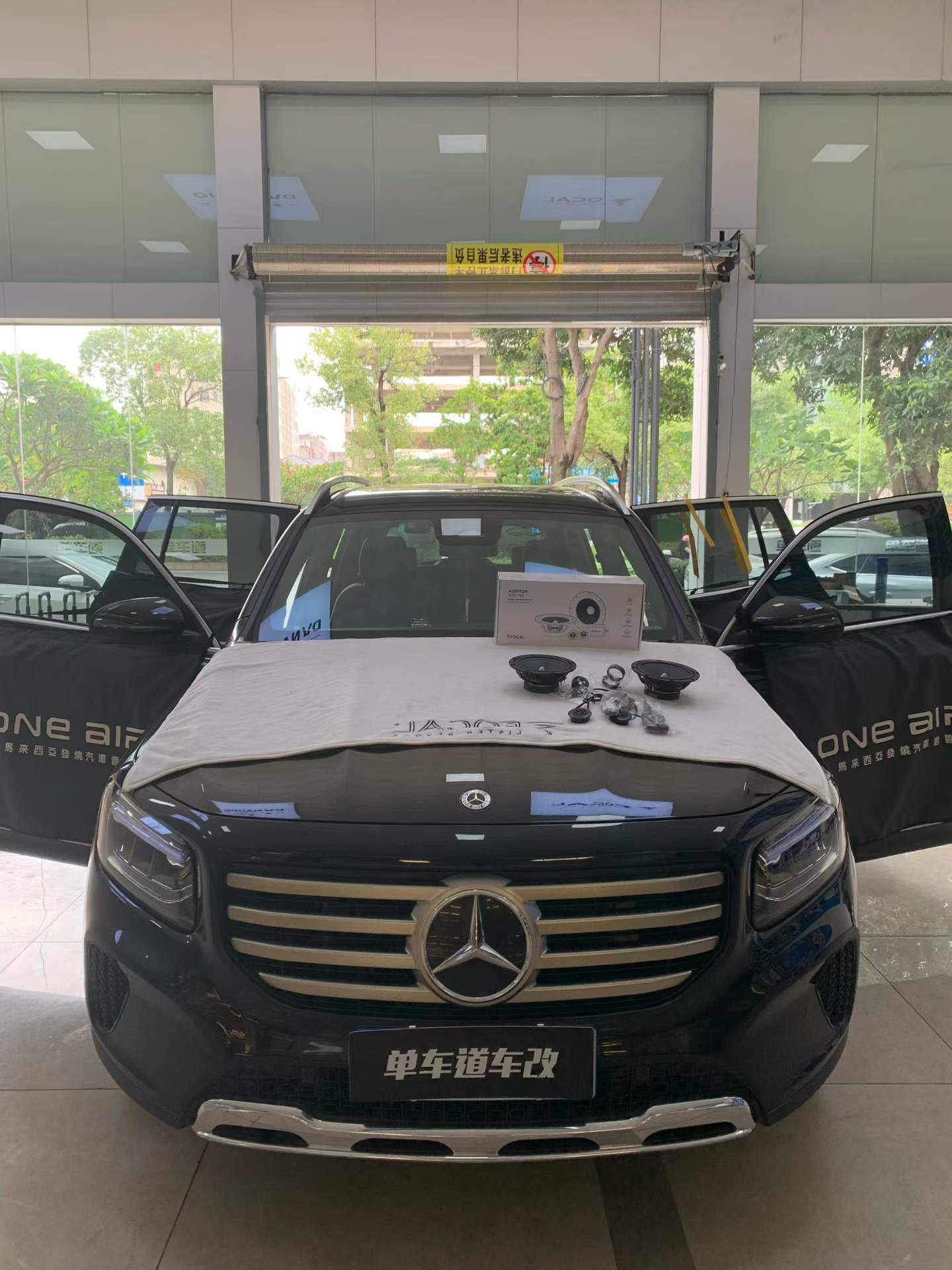 厦门汽车音响施工店施工场景