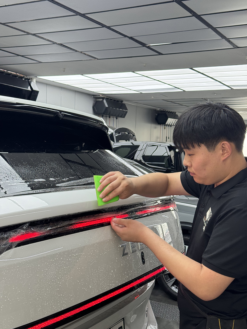 济南亿车一家汽车服务有限公司施工车间
