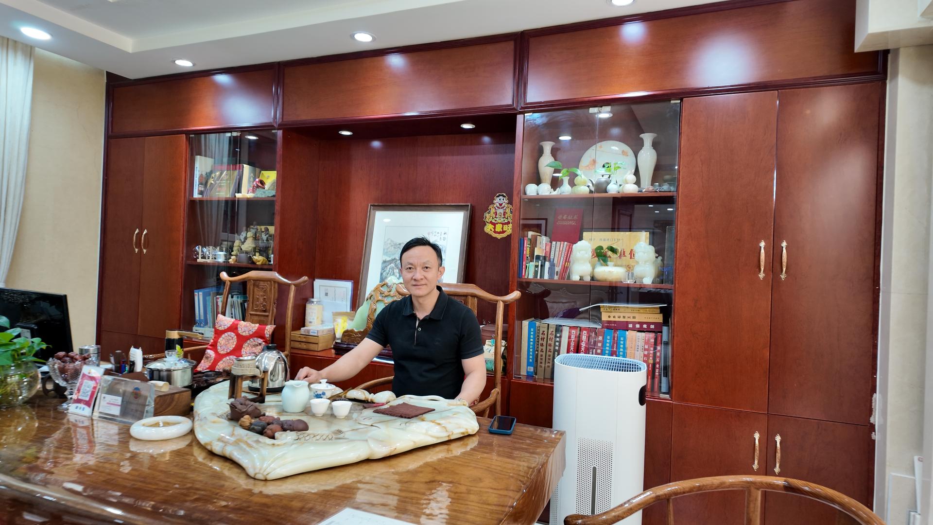 奢石板材加工现场