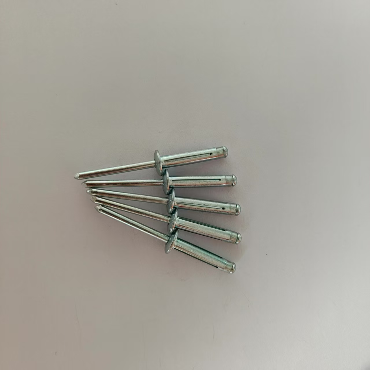 新隆紧固件产品展示