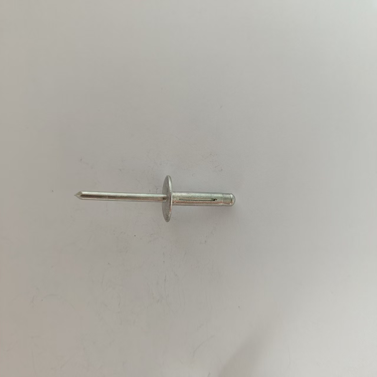新隆紧固件检测区