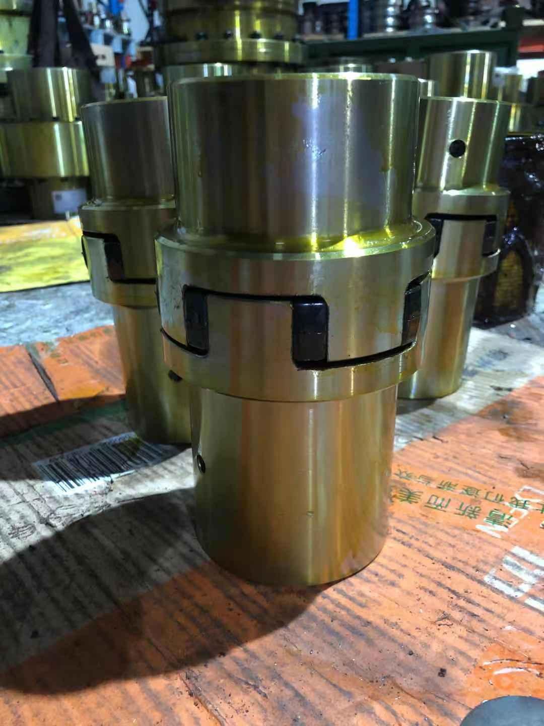 腾达万向轴加工中心作业场景