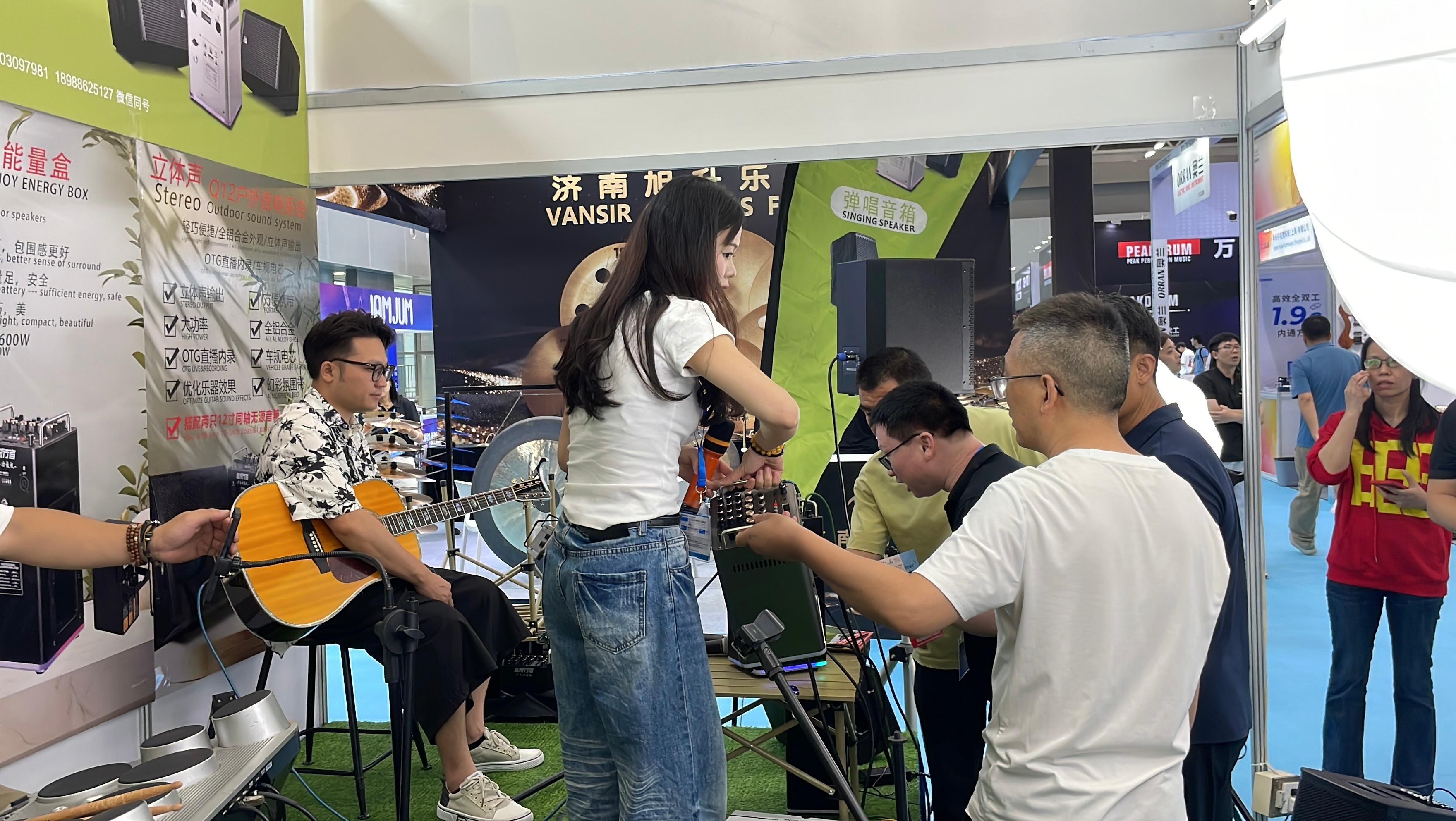 佛山瑞聆臻音电子有限公司生产场景