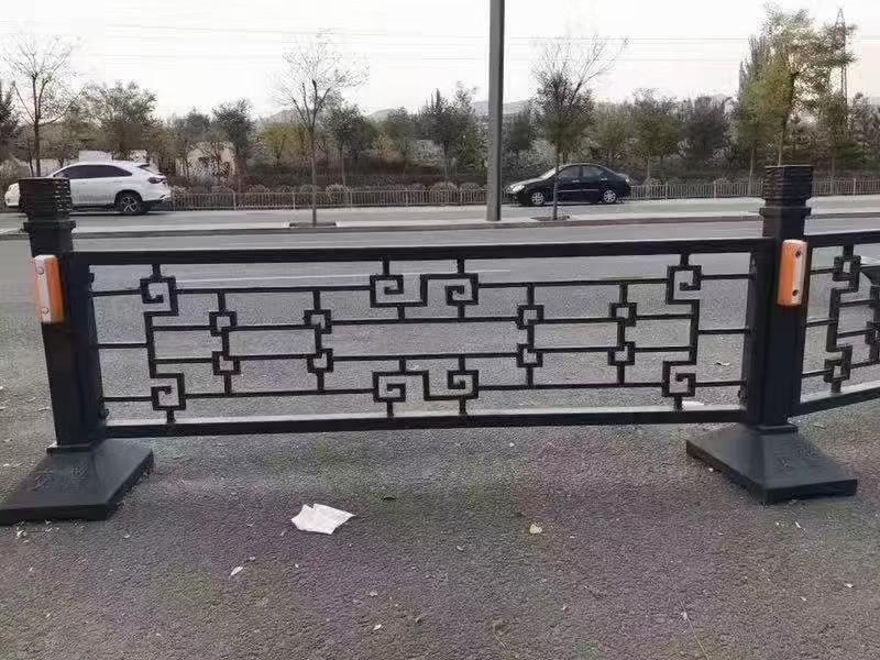 机非隔离道路护栏细节