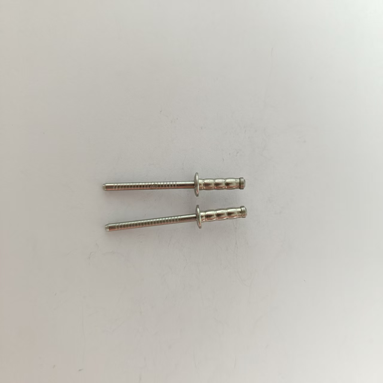 不锈钢双鼓铆钉