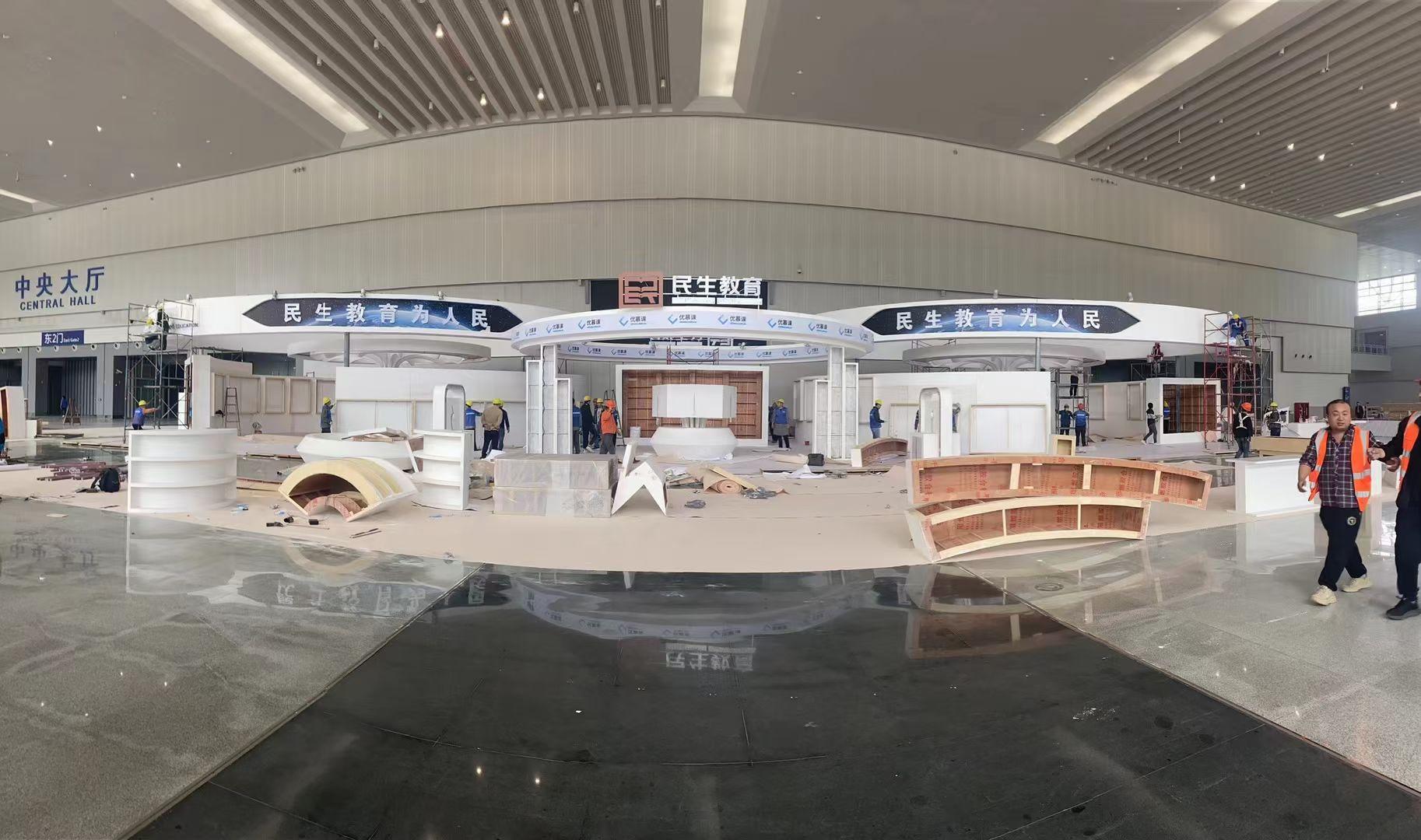 重庆展览展台搭建批发厂家团队与现场