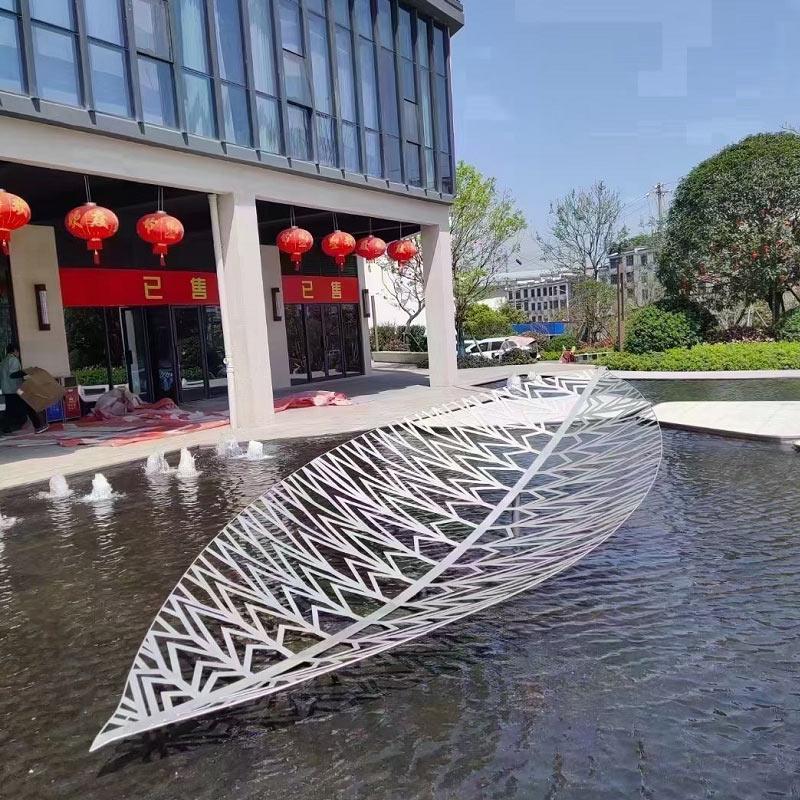 山东不锈钢羽毛雕塑厂家
