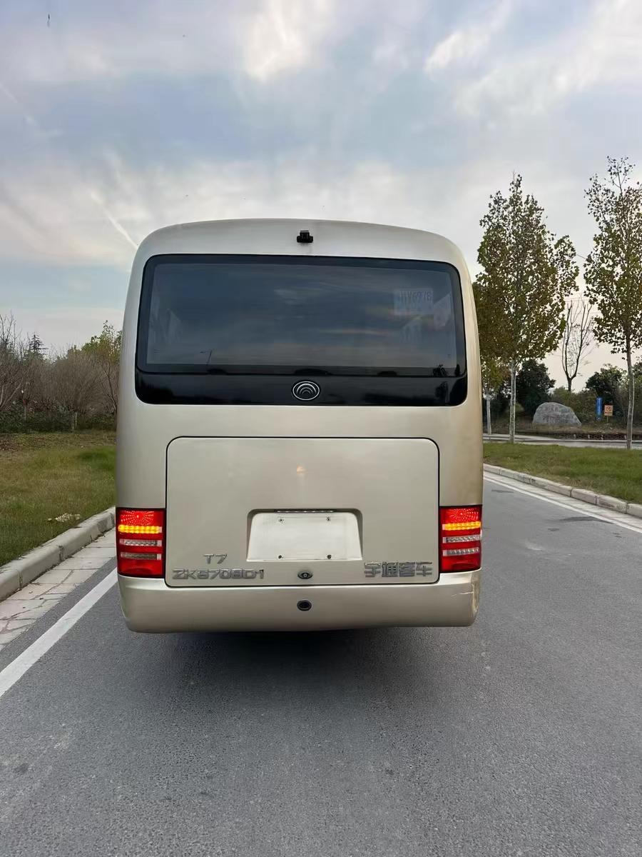 整备中的校车