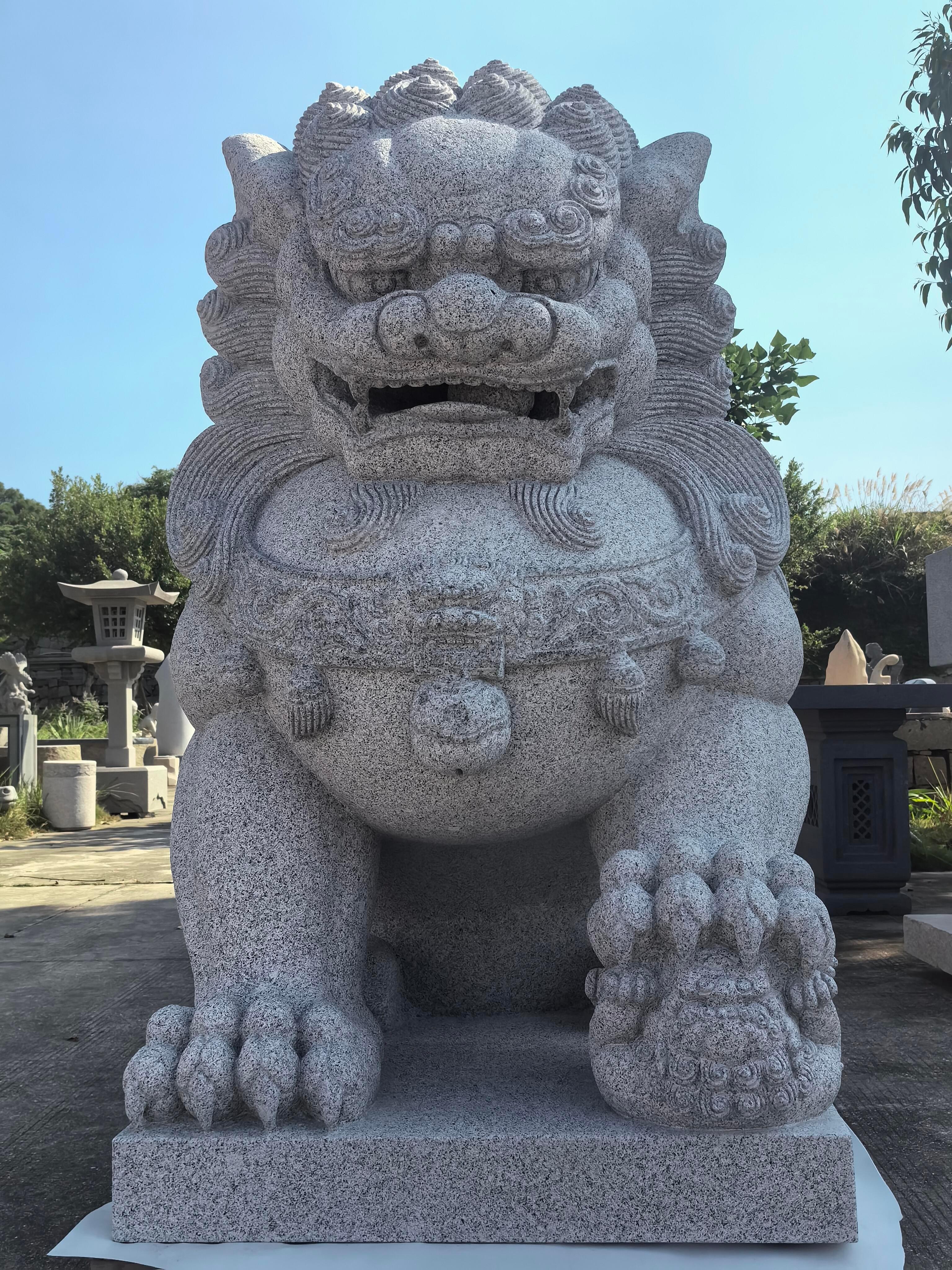 武汉竣峰石业青石狮子加工现场