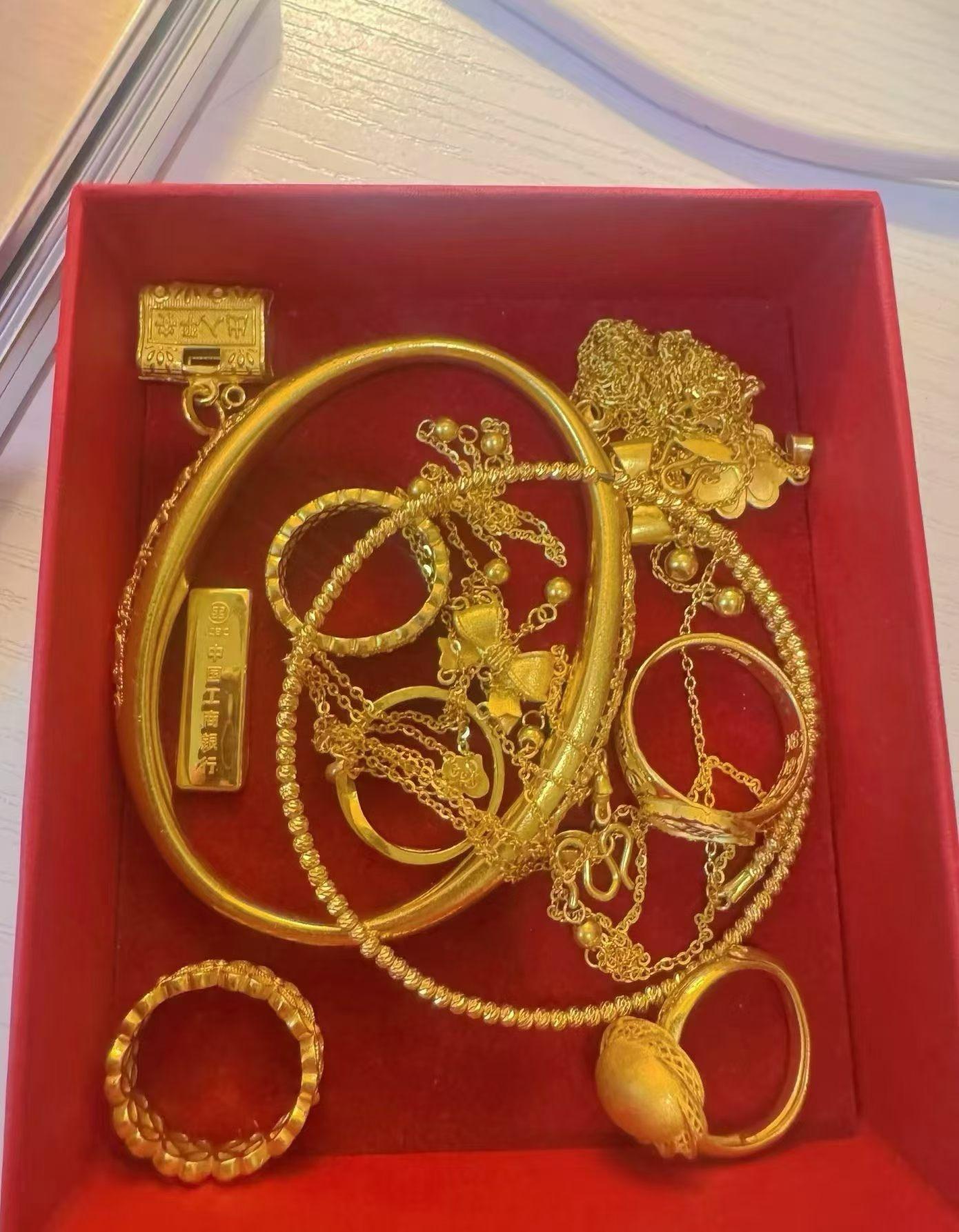 金灿灿珠宝店