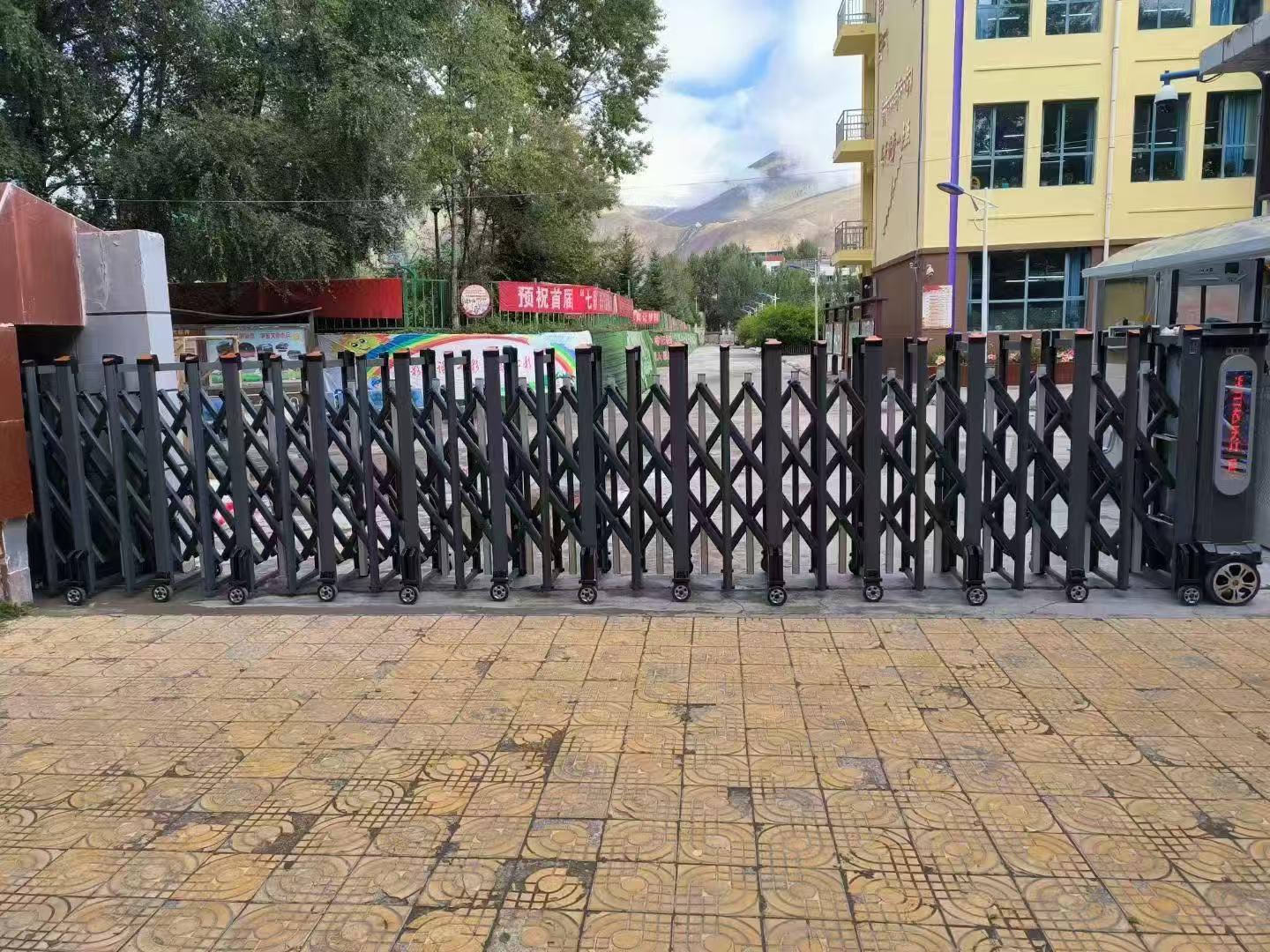 辽宁白钢伸缩门直销厂家